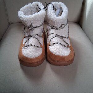 Love 83 Faux Sherpa Faux Suede Pull On Booties New Sz 8.5